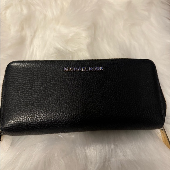 Micheal Kors Leather Wristlet - Picture 2 of 3